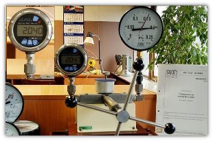 Stanowisko kontroli ciśnieniomierzy