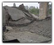 Betonowa konstrukcja po wyburzeniu