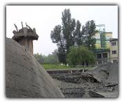 Betonowa konstrukcja po wyburzeniu