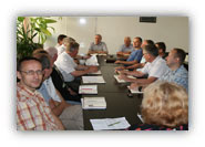 Cotygodniowe spotkanie kierownictwa Megatemu, któremu przewodniczy prezes Tadeusz Karczmarczyk.